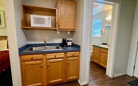 Rodeway Inn & Suites Brunswick Near Hwy 1